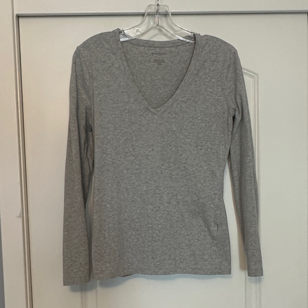 Gray V-Neck Long Sleeve Top